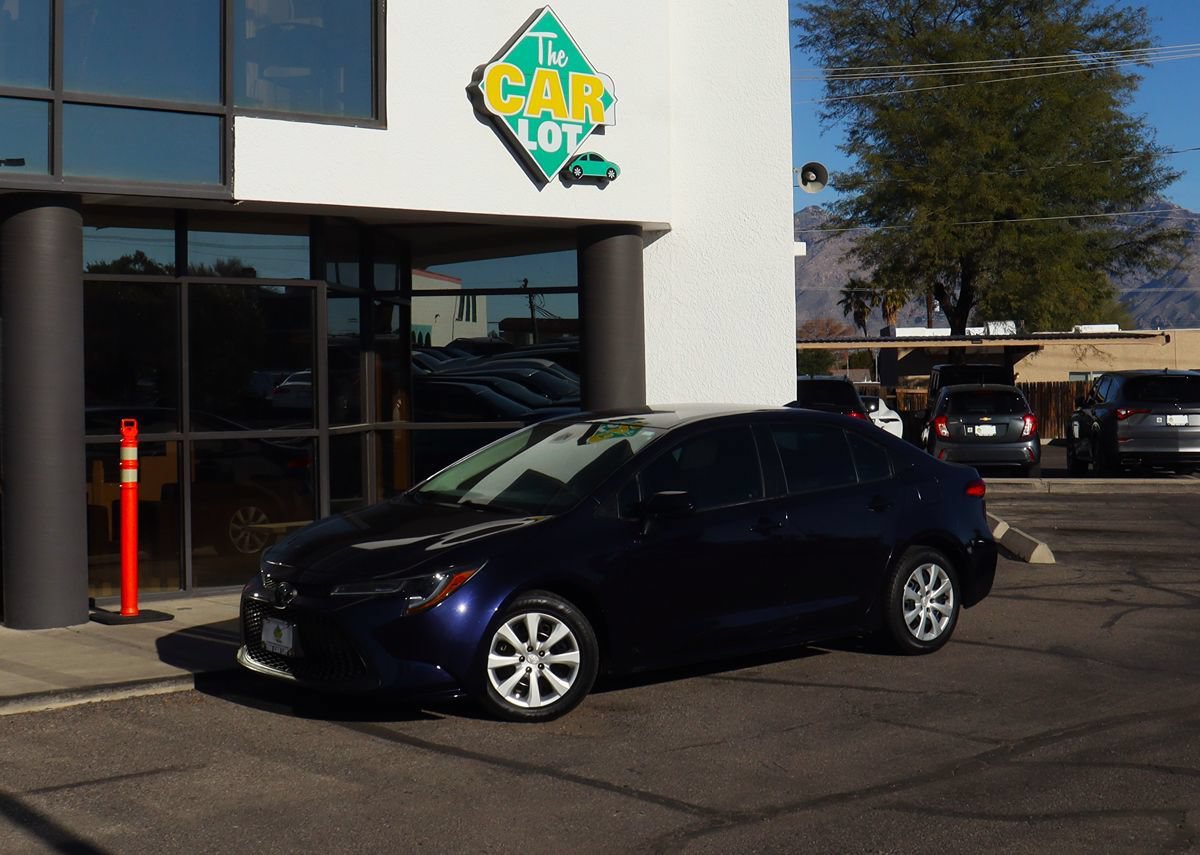 Used 2022 Toyota Corolla LE FWD image 3
