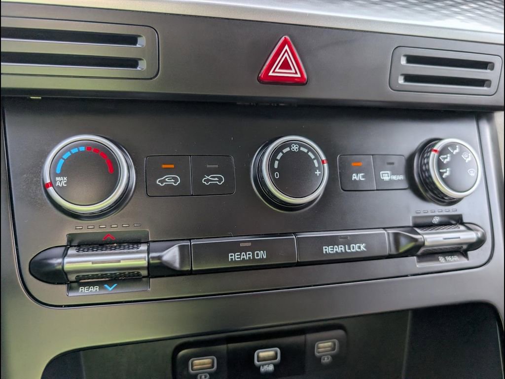 Used 2024 Kia Carnival LX image 18