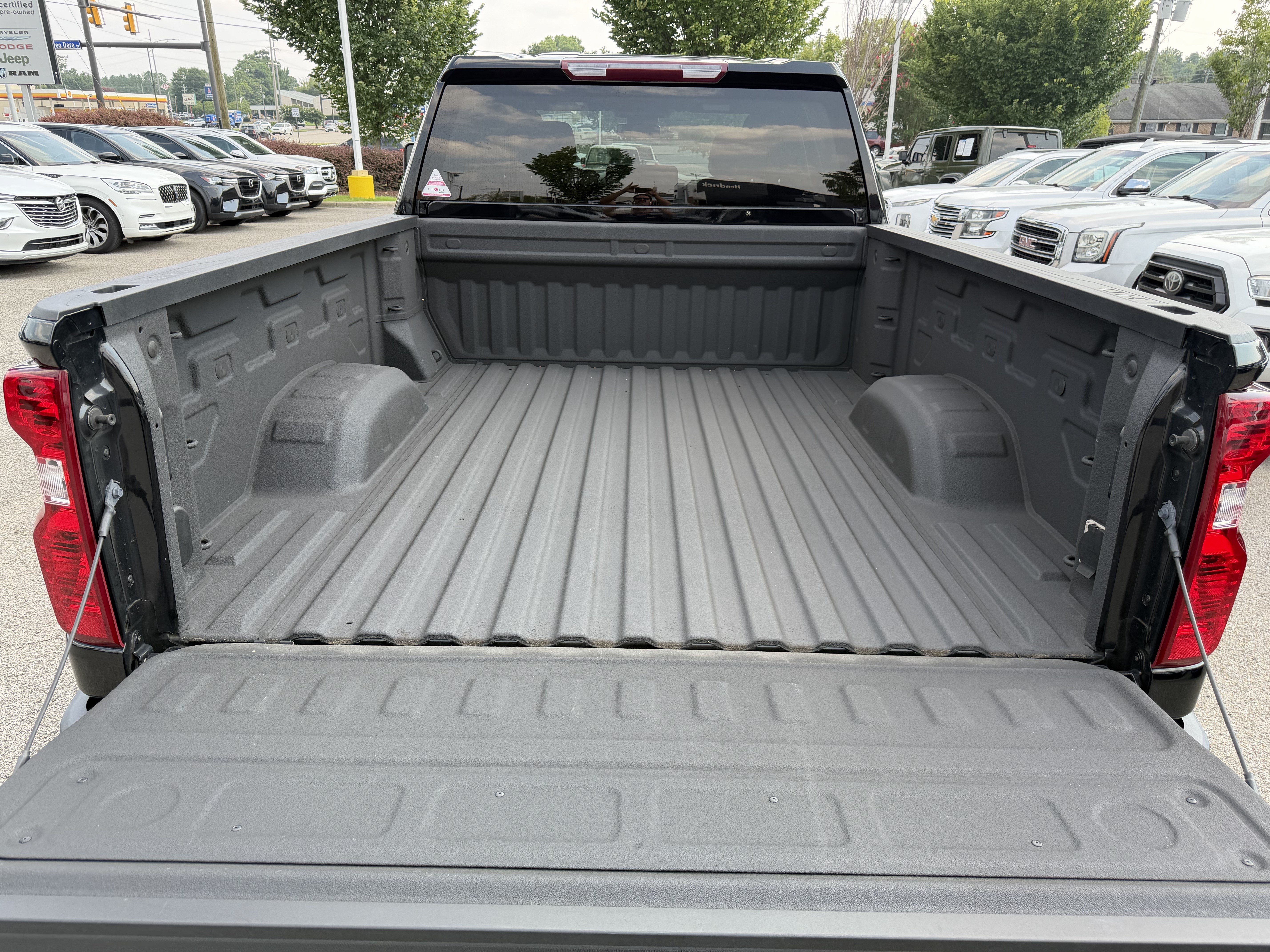 Used 2024 Chevrolet Silverado 2500 Custom w/ Custom Value Package AWD/4WD image 32