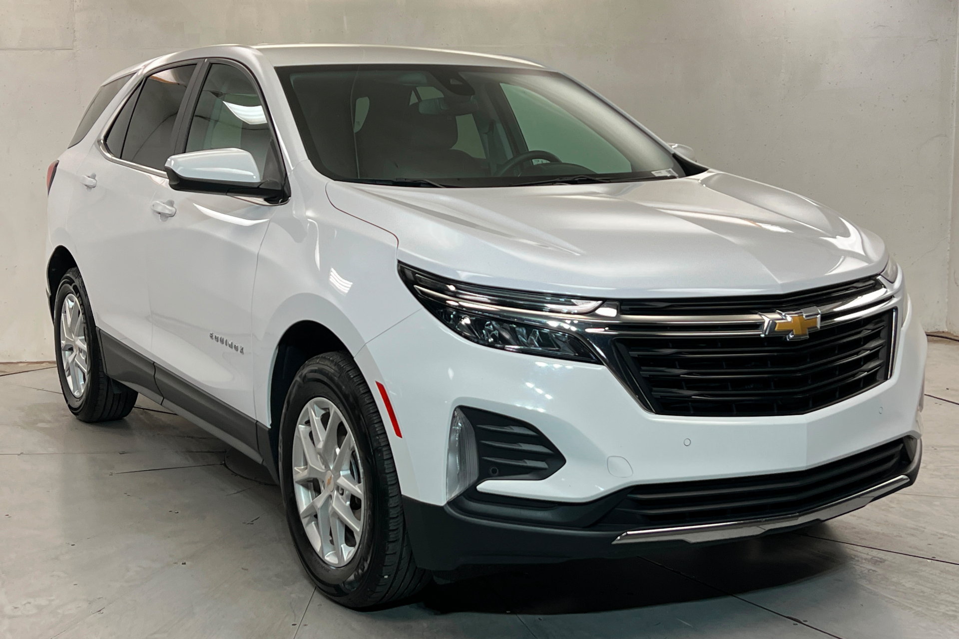 Used 2024 Chevrolet Equinox LT AWD/4WD image 7
