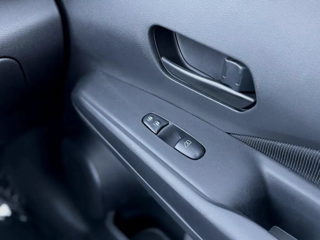 Used 2022 Nissan Kicks S FWD image 13