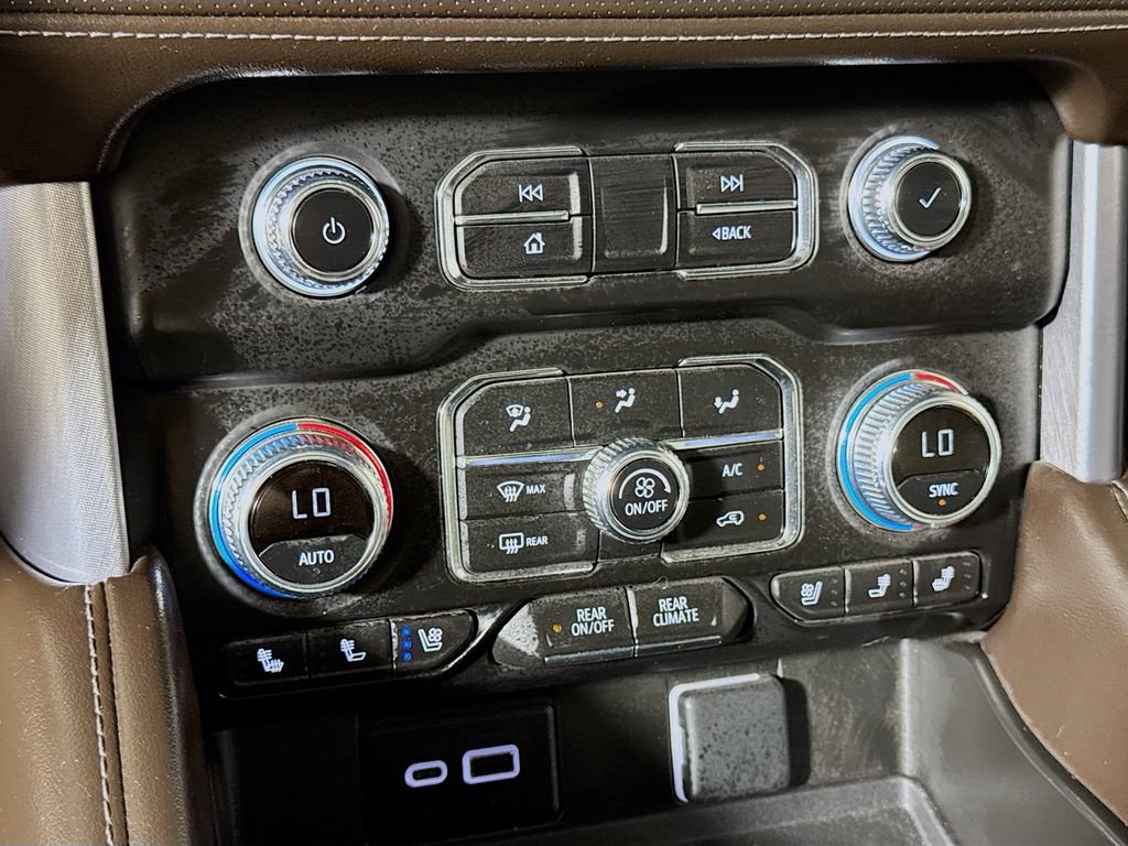 Used 2024 GMC Yukon XL SLT w/ SLT Luxury Package AWD/4WD image 14
