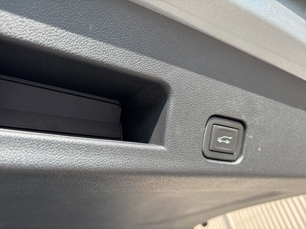 Used 2024 Chevrolet Traverse RS image 12