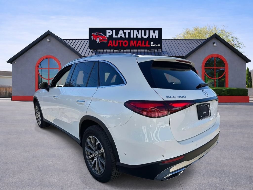 Used 2024 Mercedes-Benz GLC 300 4MATIC image 5