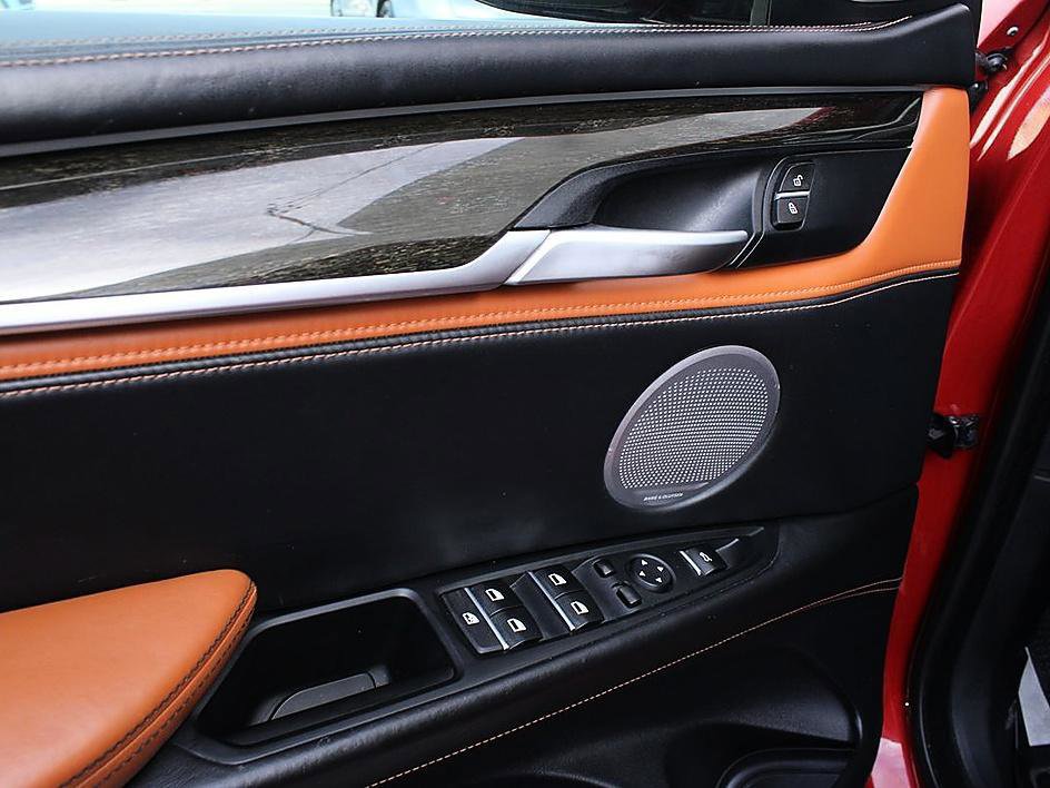 Used 2015 BMW X5 M image 10