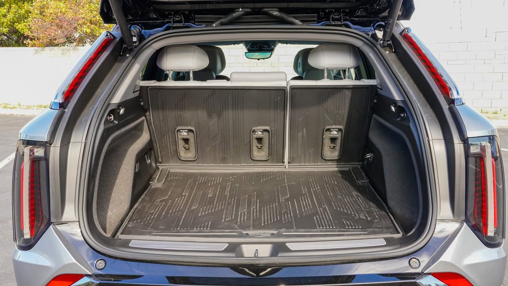 New 2026 Cadillac Optiq Sport 1 w/ LPO, Floor Liner Package image 9