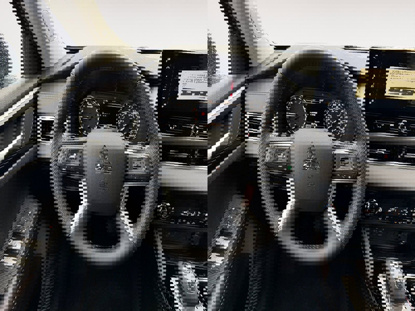 New 2025 Mitsubishi Outlander SE image 12