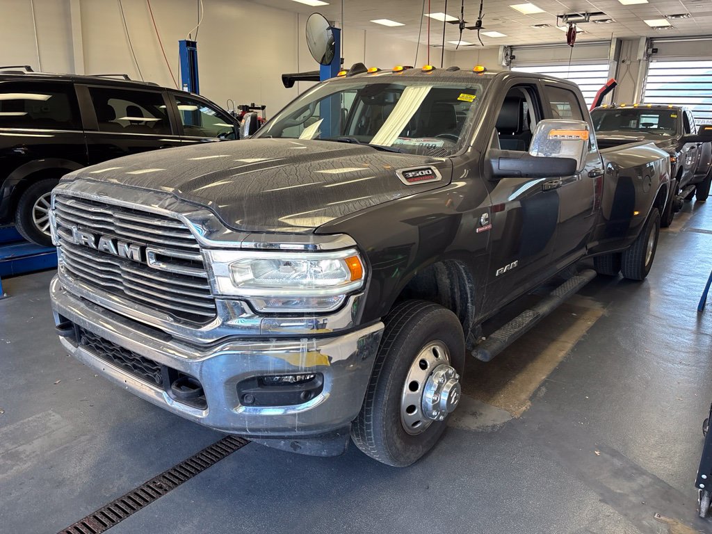 Used 2024 RAM 3500 Laramie AWD/4WD image 2