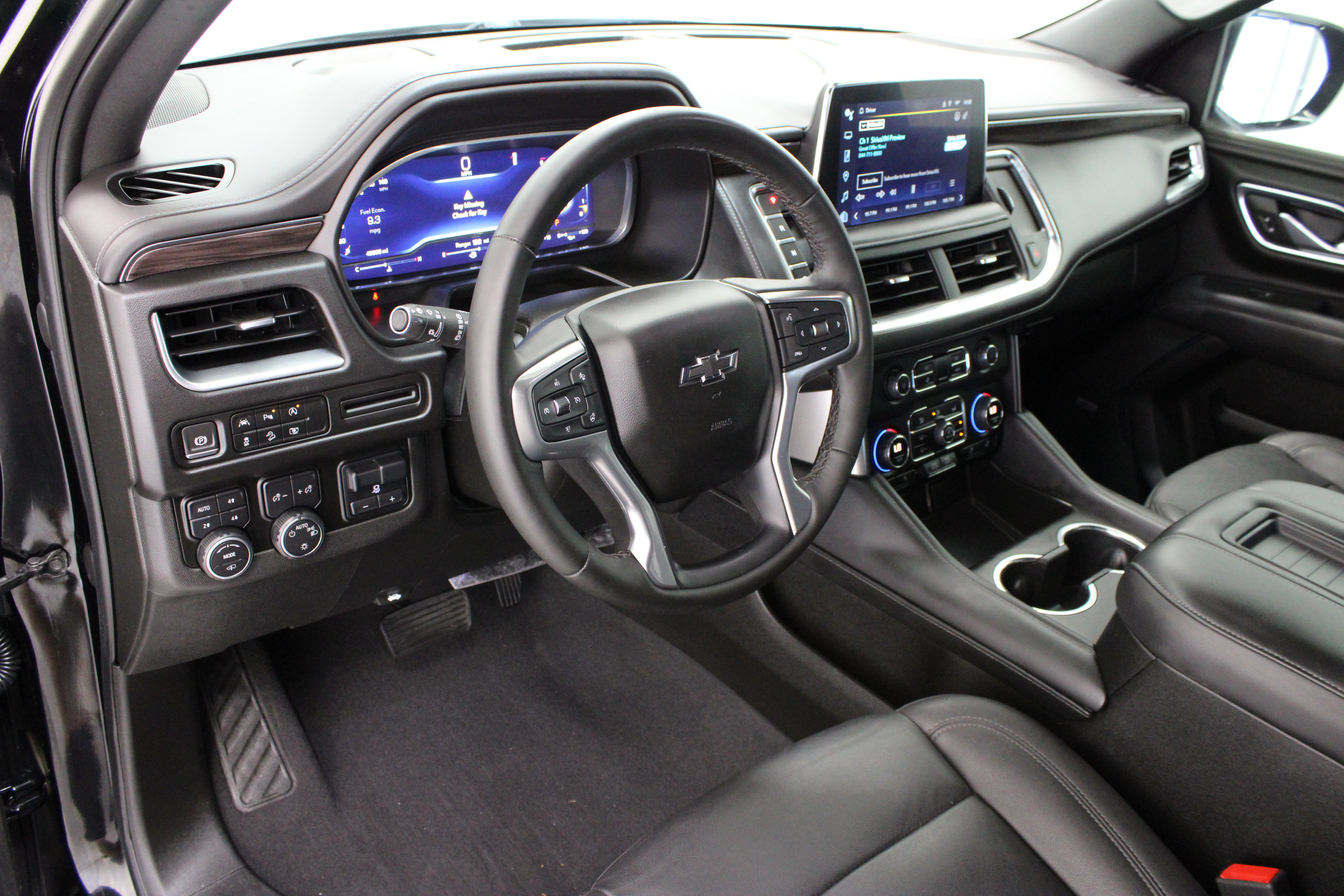 Used 2023 Chevrolet Tahoe Z71 w/ Z71 Off-Road Package AWD/4WD image 13