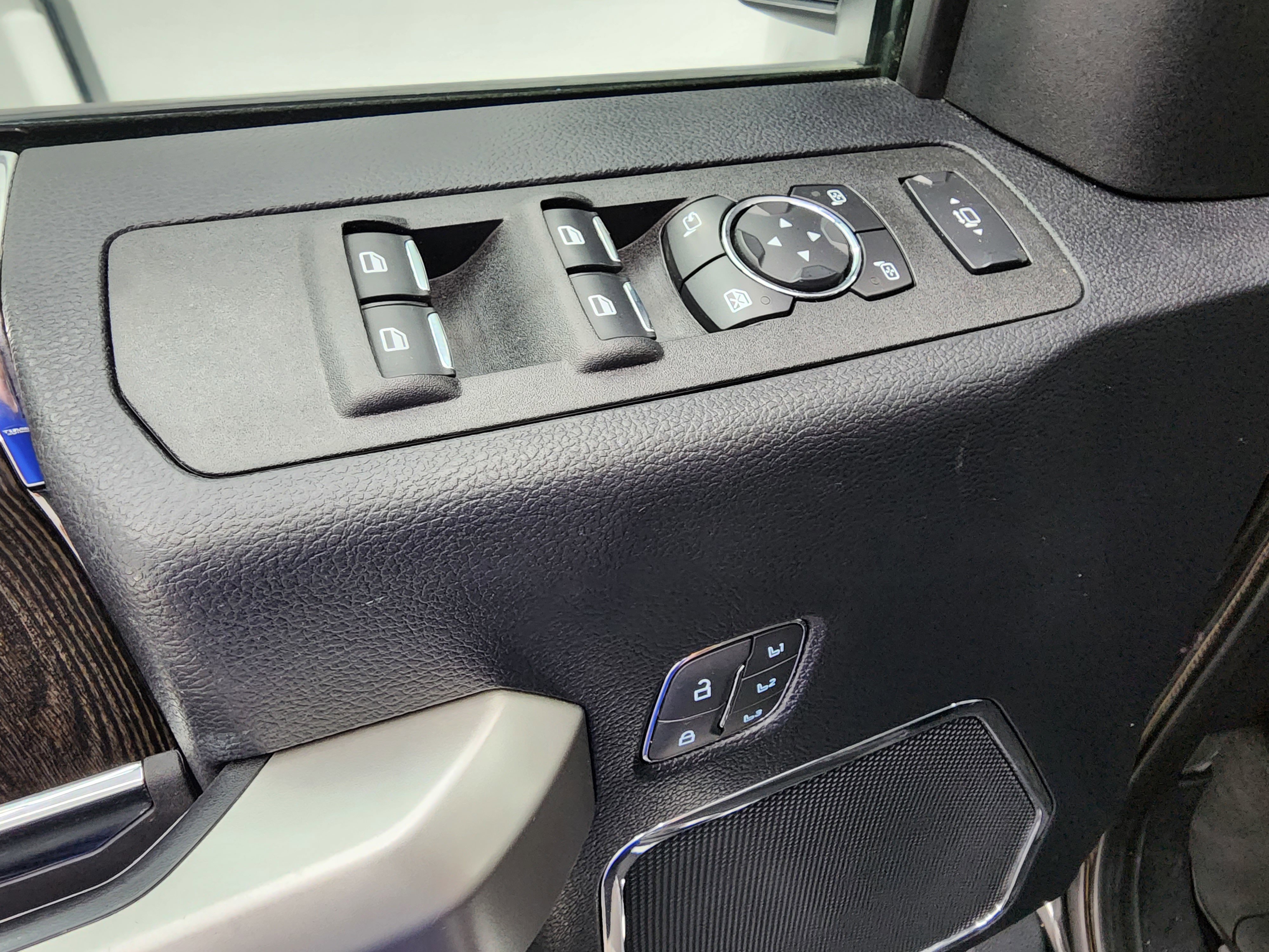 Used 2021 Ford F250 Lariat w/ Chrome Package image 40