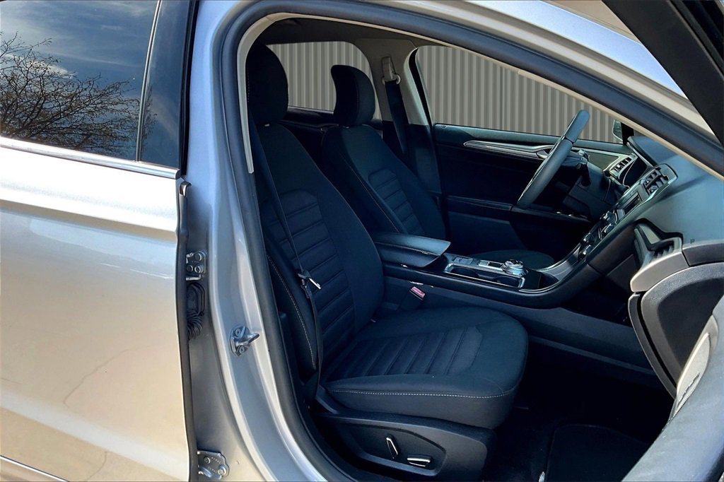 Used 2018 Ford Fusion SE image 7