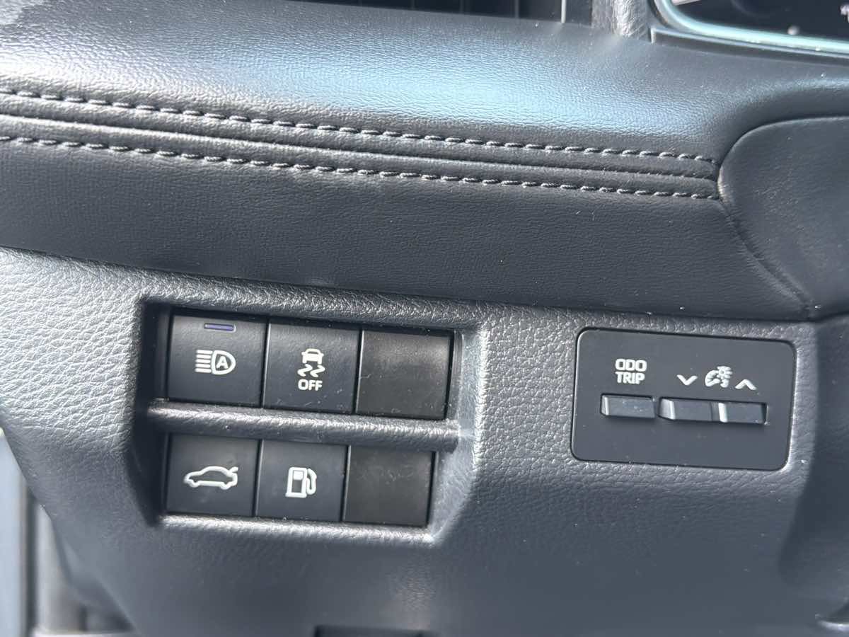 Used 2022 Toyota Avalon XLE image 29