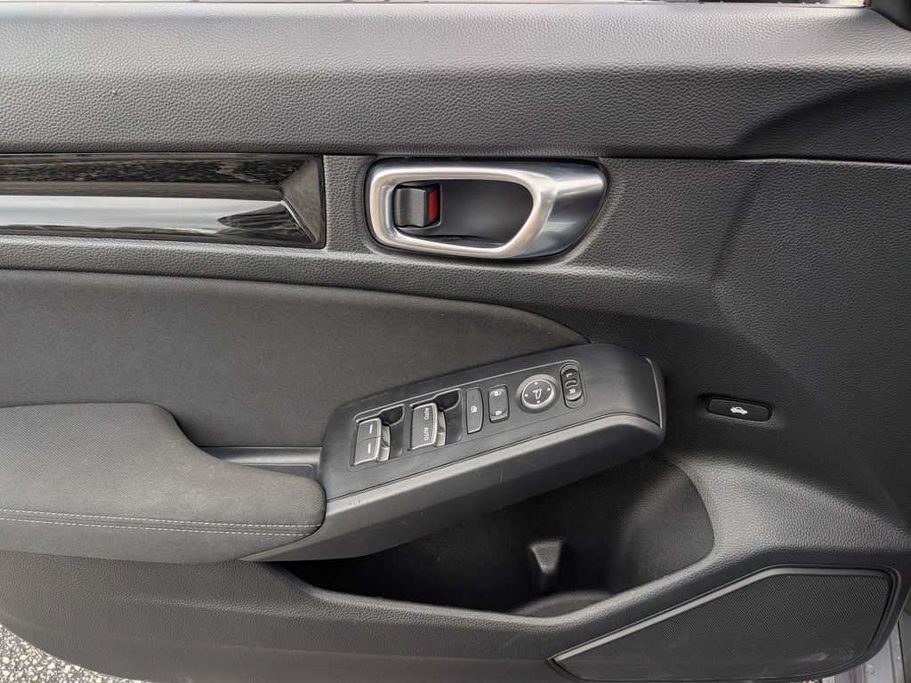 Used 2025 Honda Civic Sport image 12