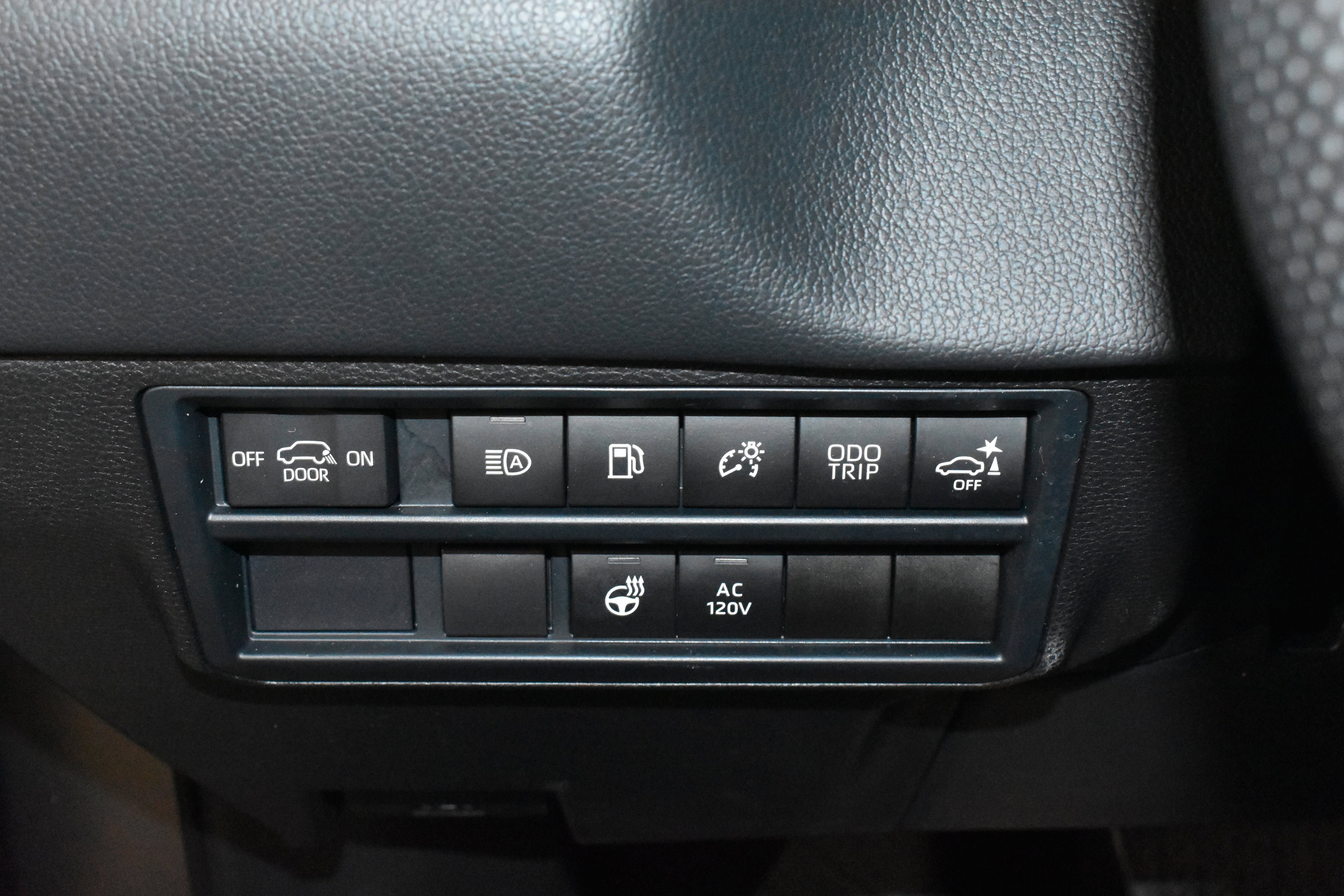 Used 2024 Toyota Sequoia Limited w/ Tow Technology Package AWD/4WD image 17