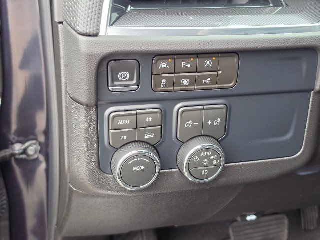 Used 2026 Chevrolet Suburban RST AWD/4WD image 27