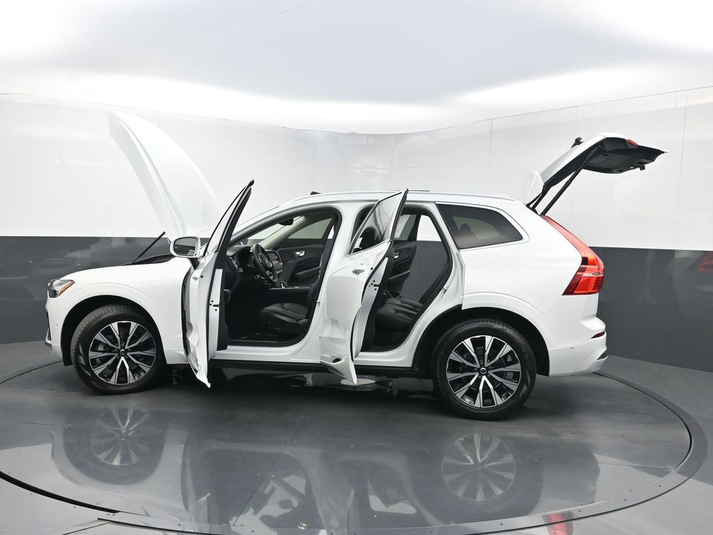 Used 2023 Volvo XC60 B5 Plus w/ Protection Package Premier image 34