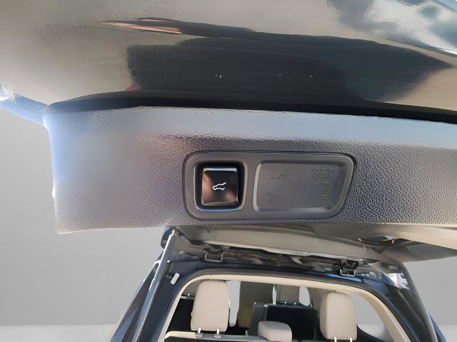 Used 2024 Ford Expedition XLT image 24