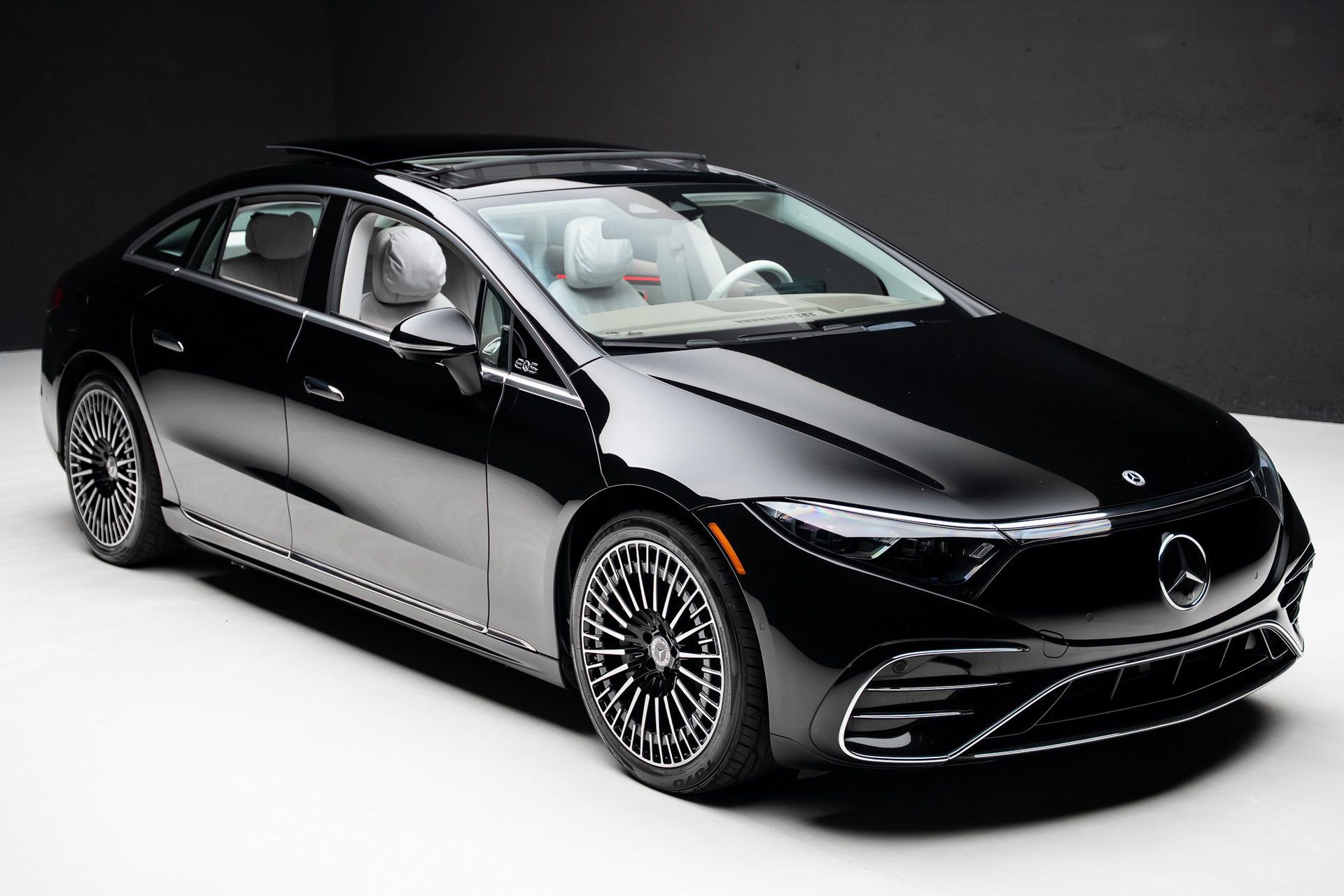 Used 2023 Mercedes-Benz EQS 450+ Sedan w/ AMG Line Exterior Package image 39