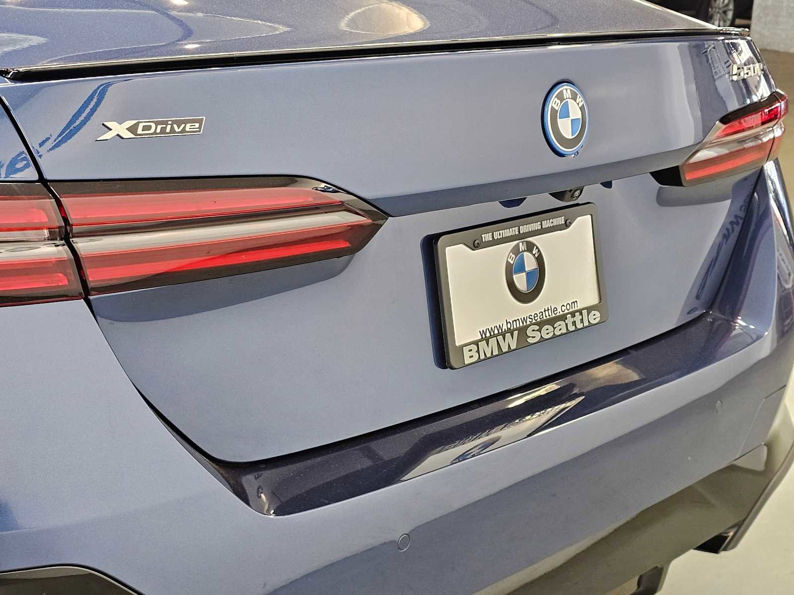 New 2026 BMW 550e xDrive w/ Premium Package image 7