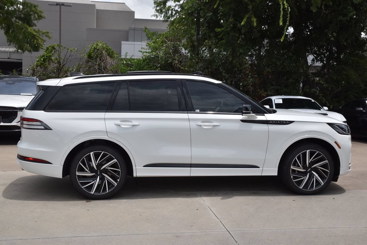 New 2026 Lincoln Aviator Black Label w/ Jet Appearance Package AWD/4WD image 5