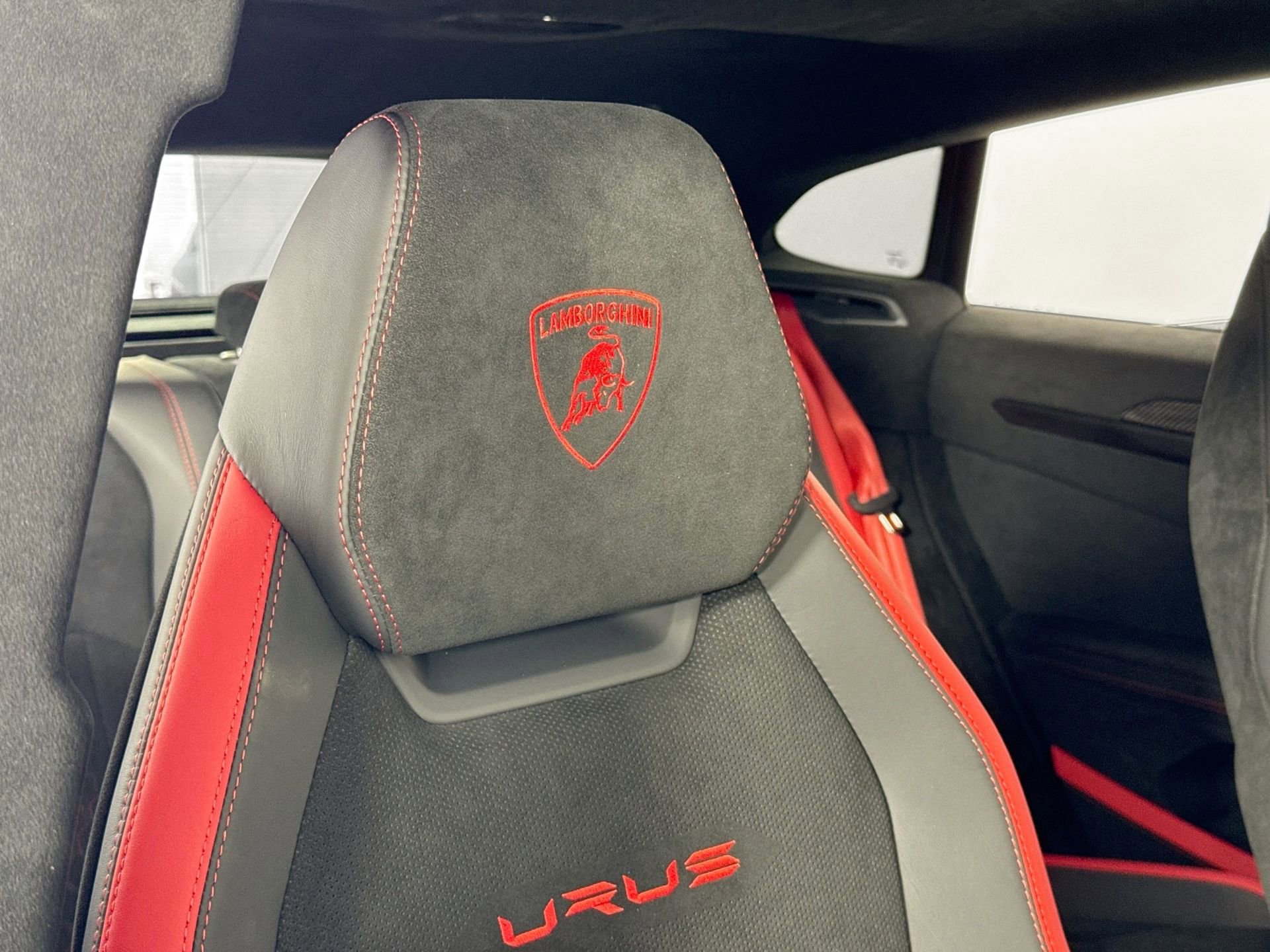 Used 2024 Lamborghini Urus Performante AWD/4WD image 25
