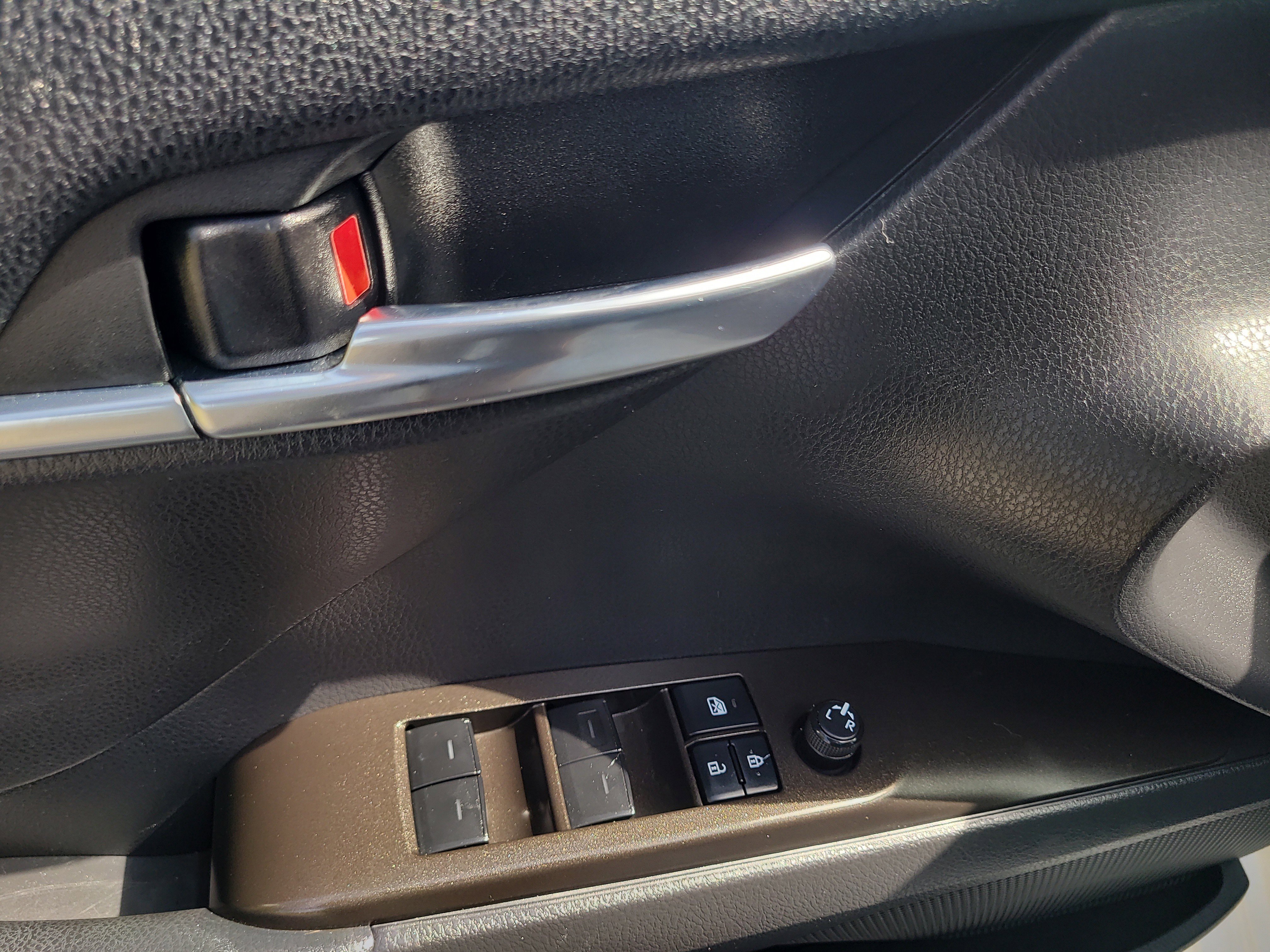 Used 2021 Toyota Camry SE image 16