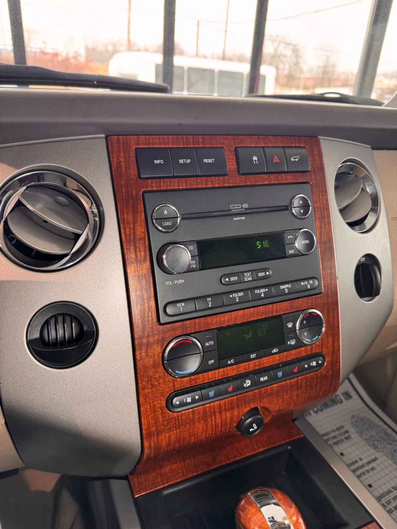 Used 2010 Ford Expedition Eddie Bauer image 29