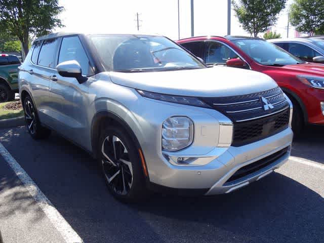 Used 2024 Mitsubishi Outlander SE AWD/4WD image 3