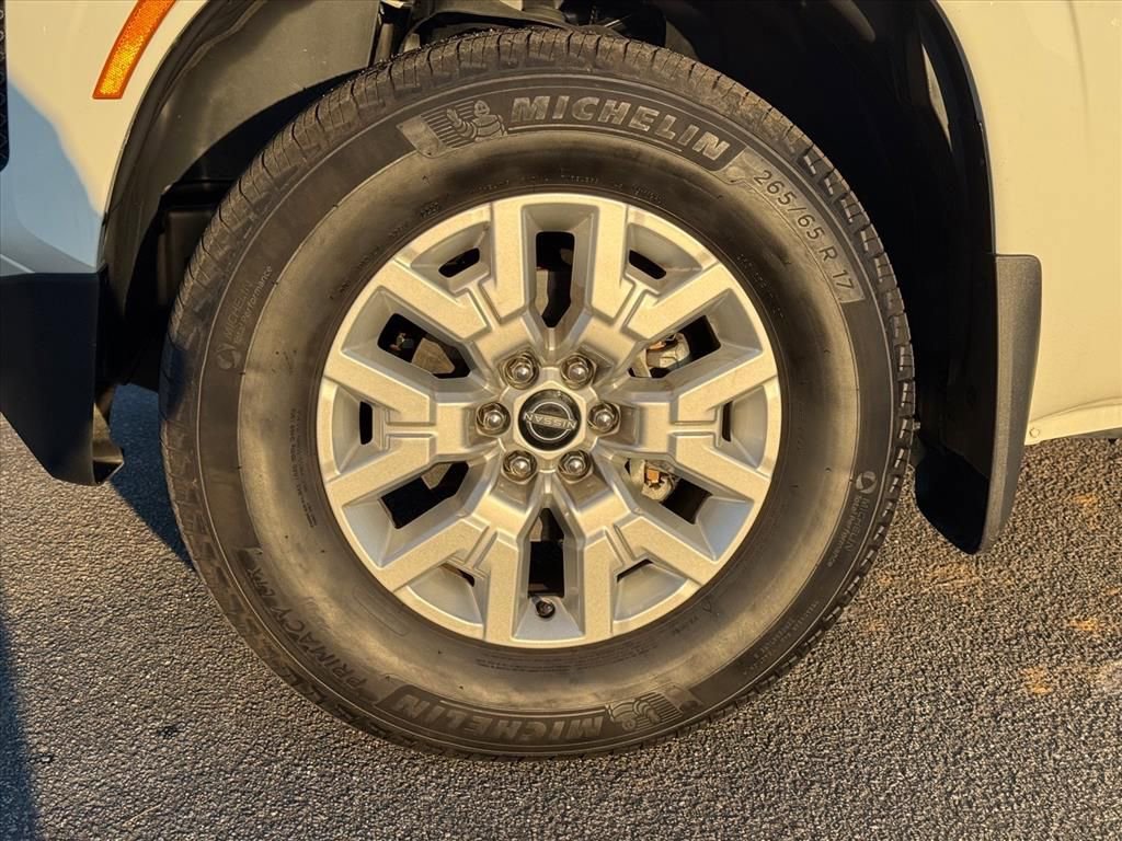 Used 2023 Nissan Frontier SV w/ Technology Package image 9