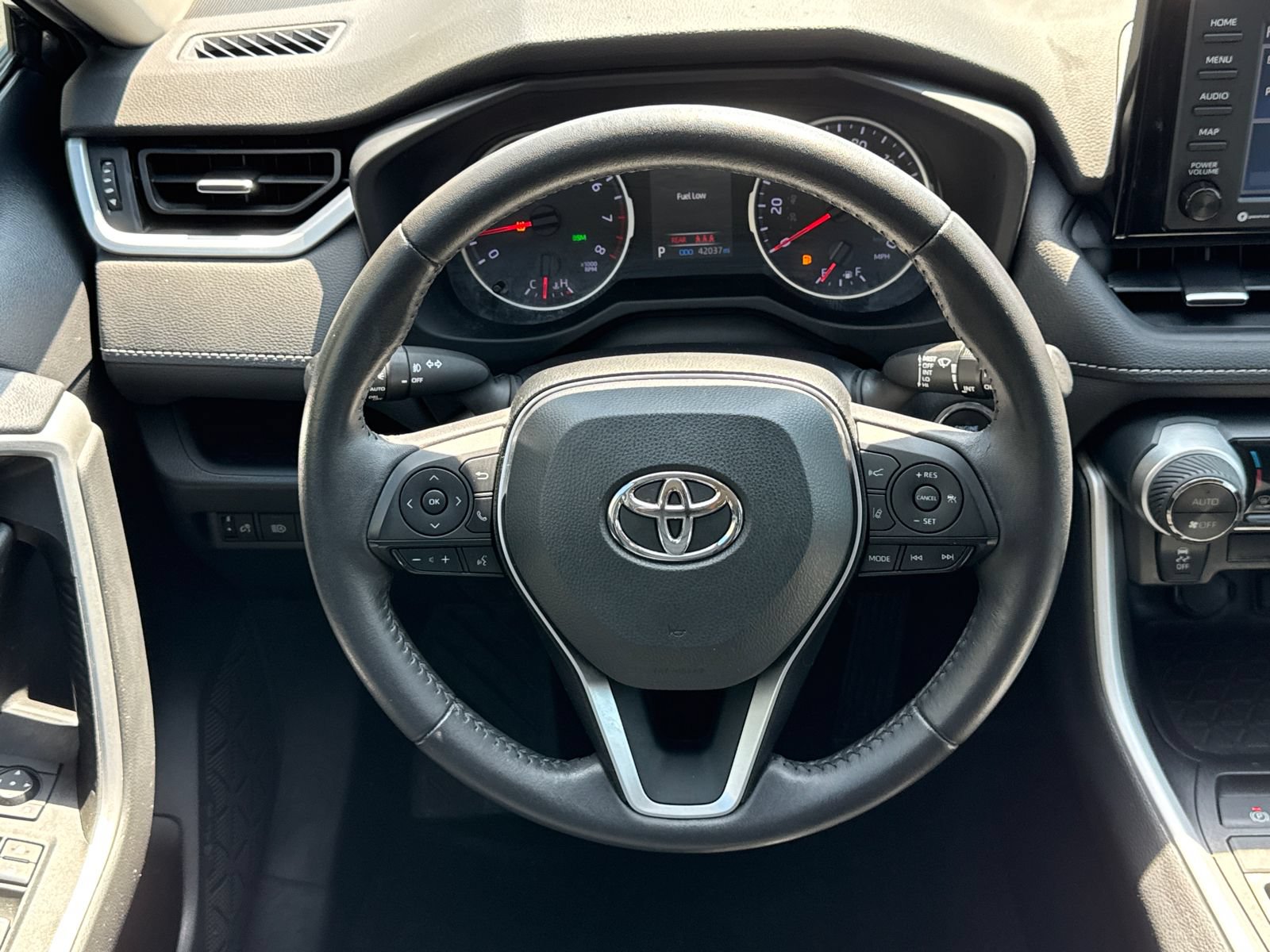 Used 2022 Toyota RAV4 XLE Premium FWD image 23