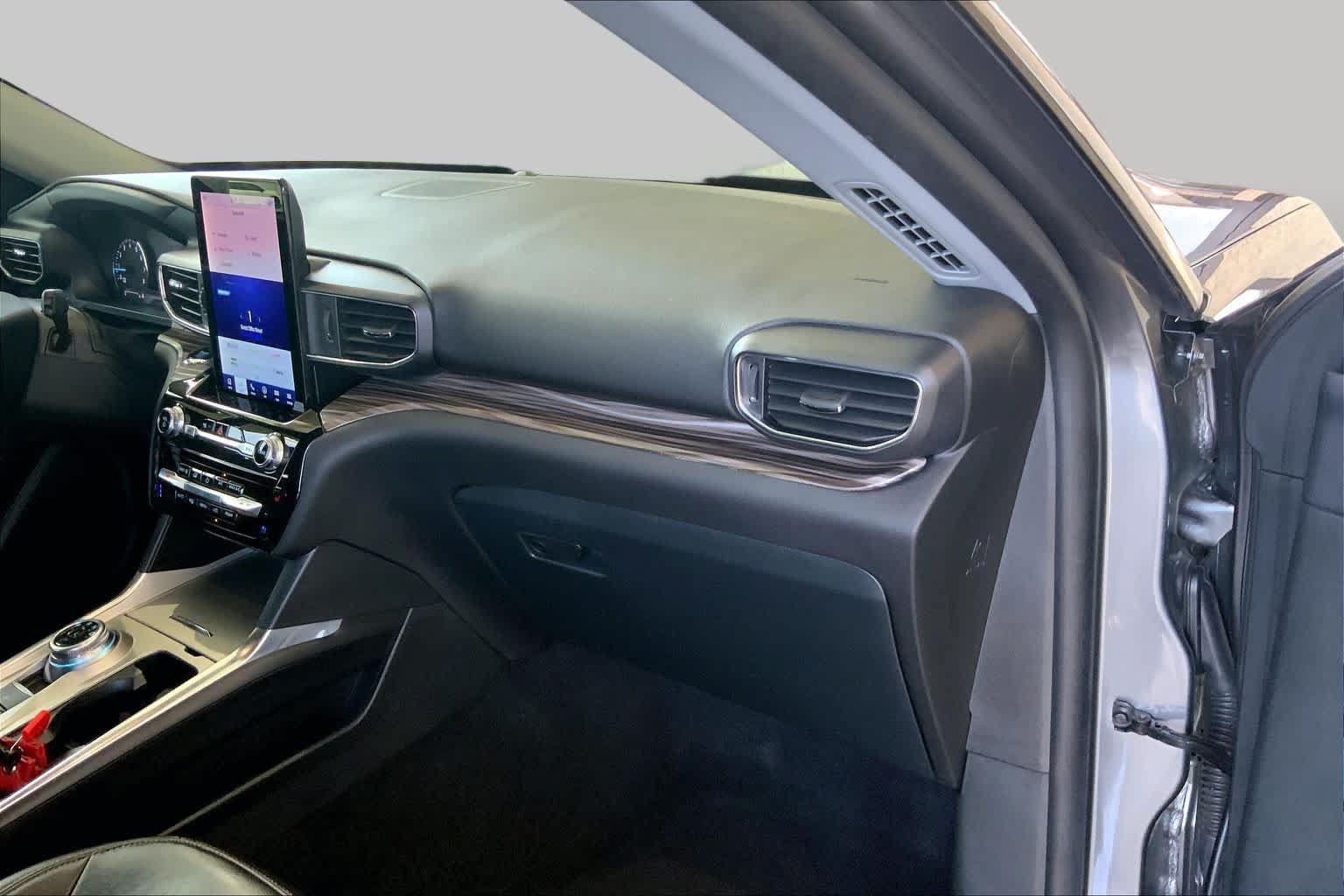Used 2023 Ford Explorer Limited w/ Limited Technology Package RWD image 19