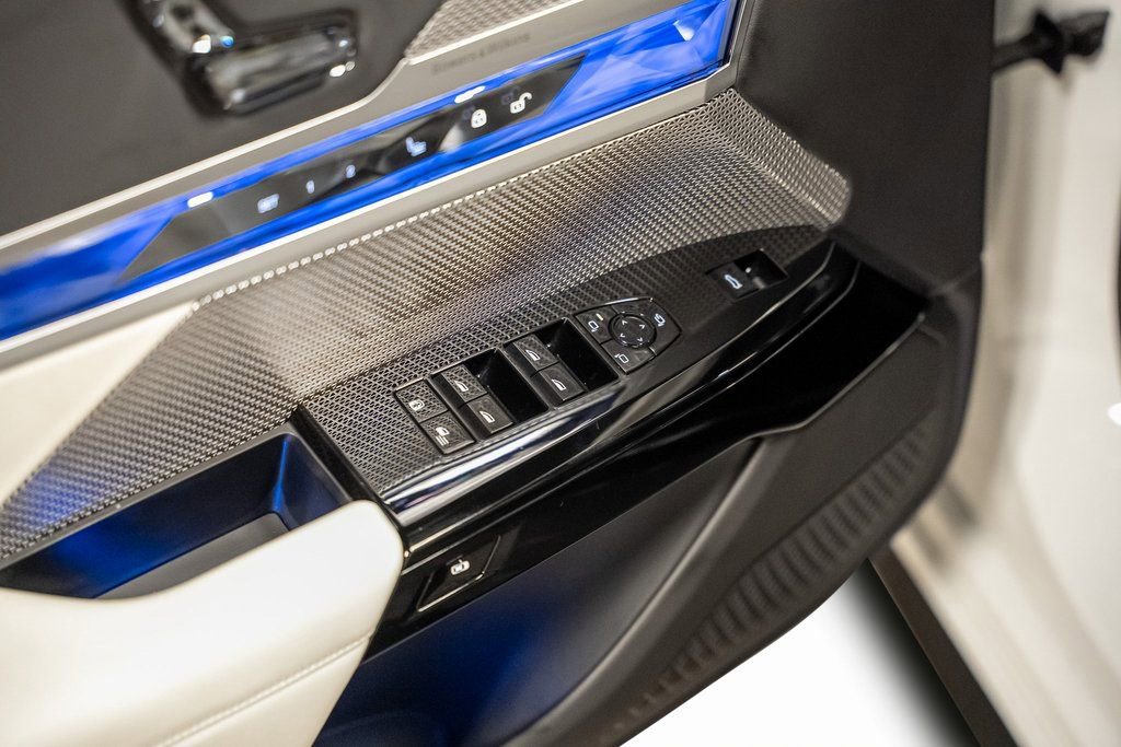 Used 2023 BMW 740i w/ Luxury Rear Seating Package image 61