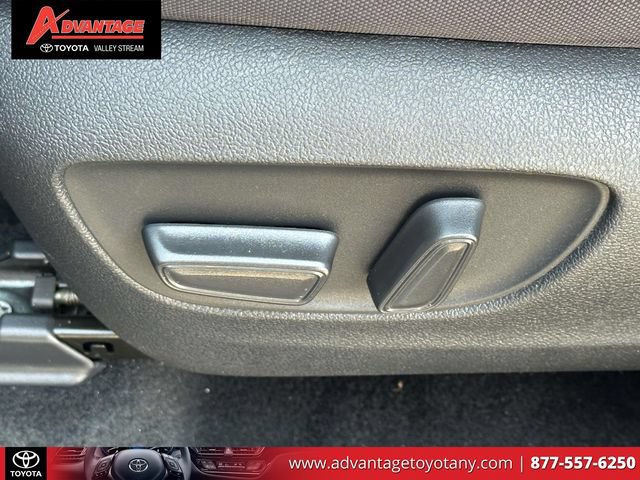 Used 2023 Toyota Highlander LE FWD image 23