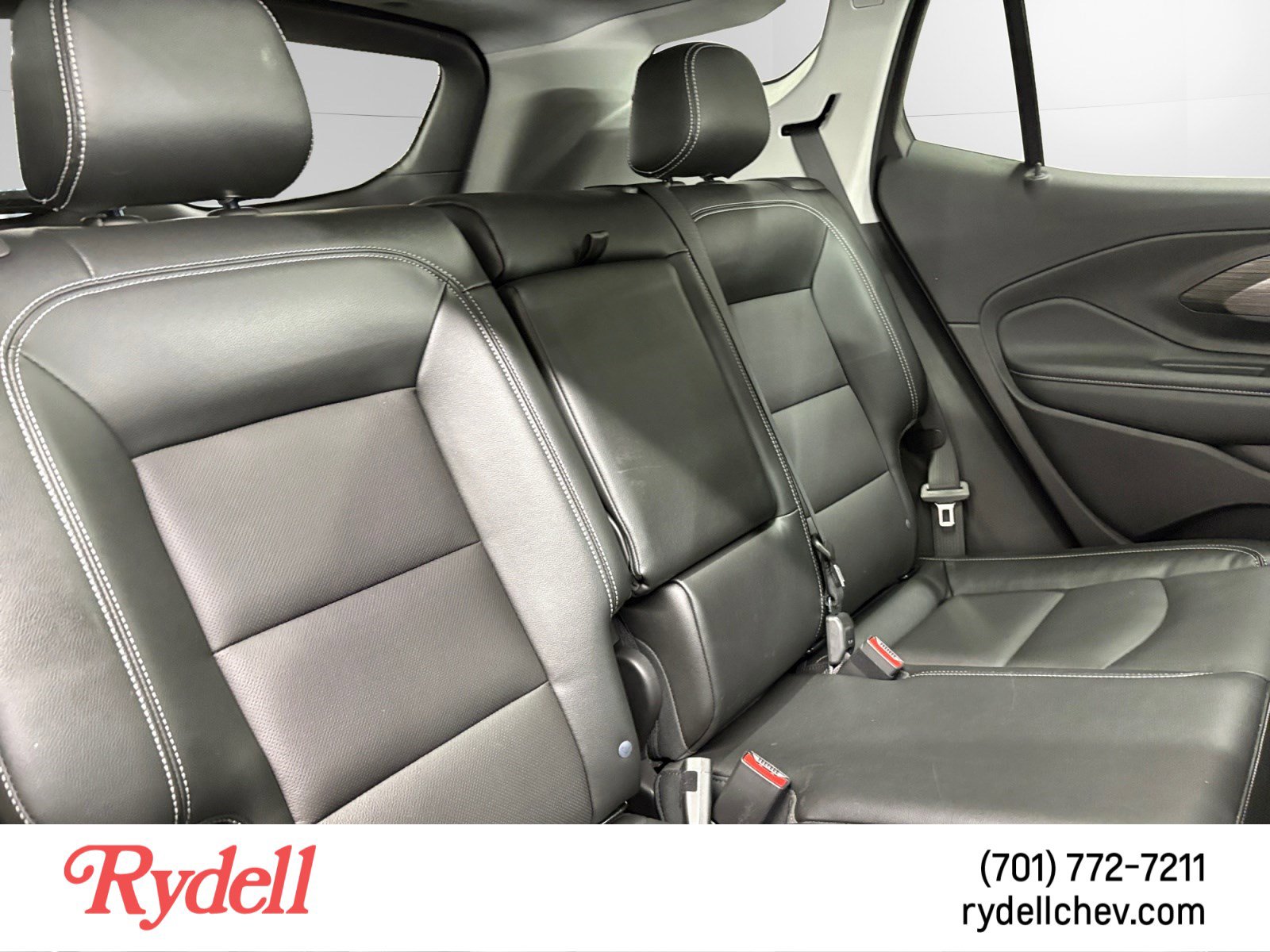 Used 2024 GMC Terrain SLT w/ Tech Package AWD/4WD image 17