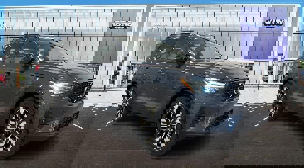 Used 2026 Volvo XC40 B4 Plus w/ Climate Package