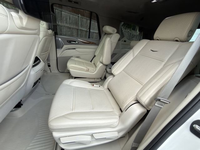 Used 2023 Cadillac Escalade Sport Platinum w/ LPO, Floor Liner Package AWD/4WD image 32