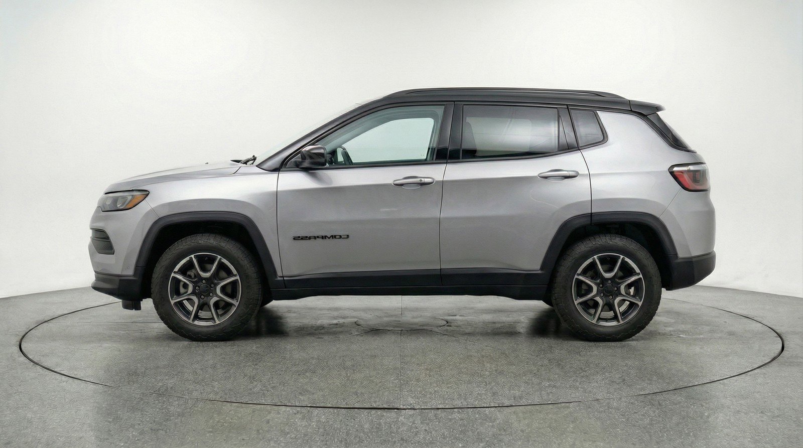 Used 2025 Jeep Compass Trailhawk image 5