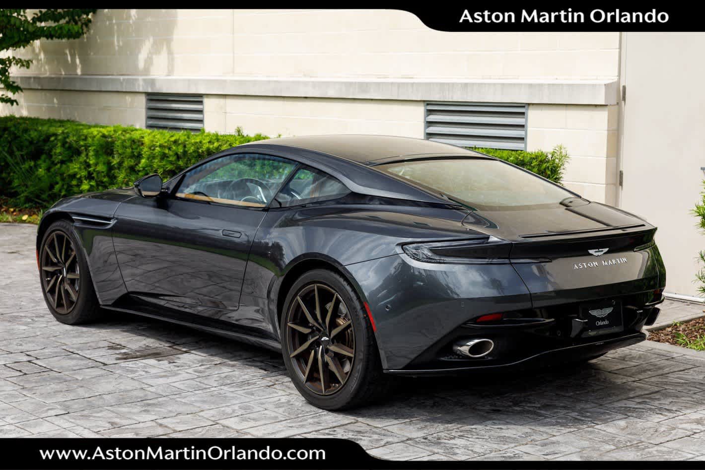 Used 2022 Aston Martin DB11 Coupe RWD image 39
