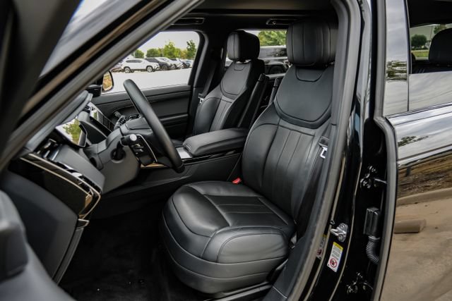 Used 2025 Land Rover Range Rover Sport SE AWD/4WD image 38