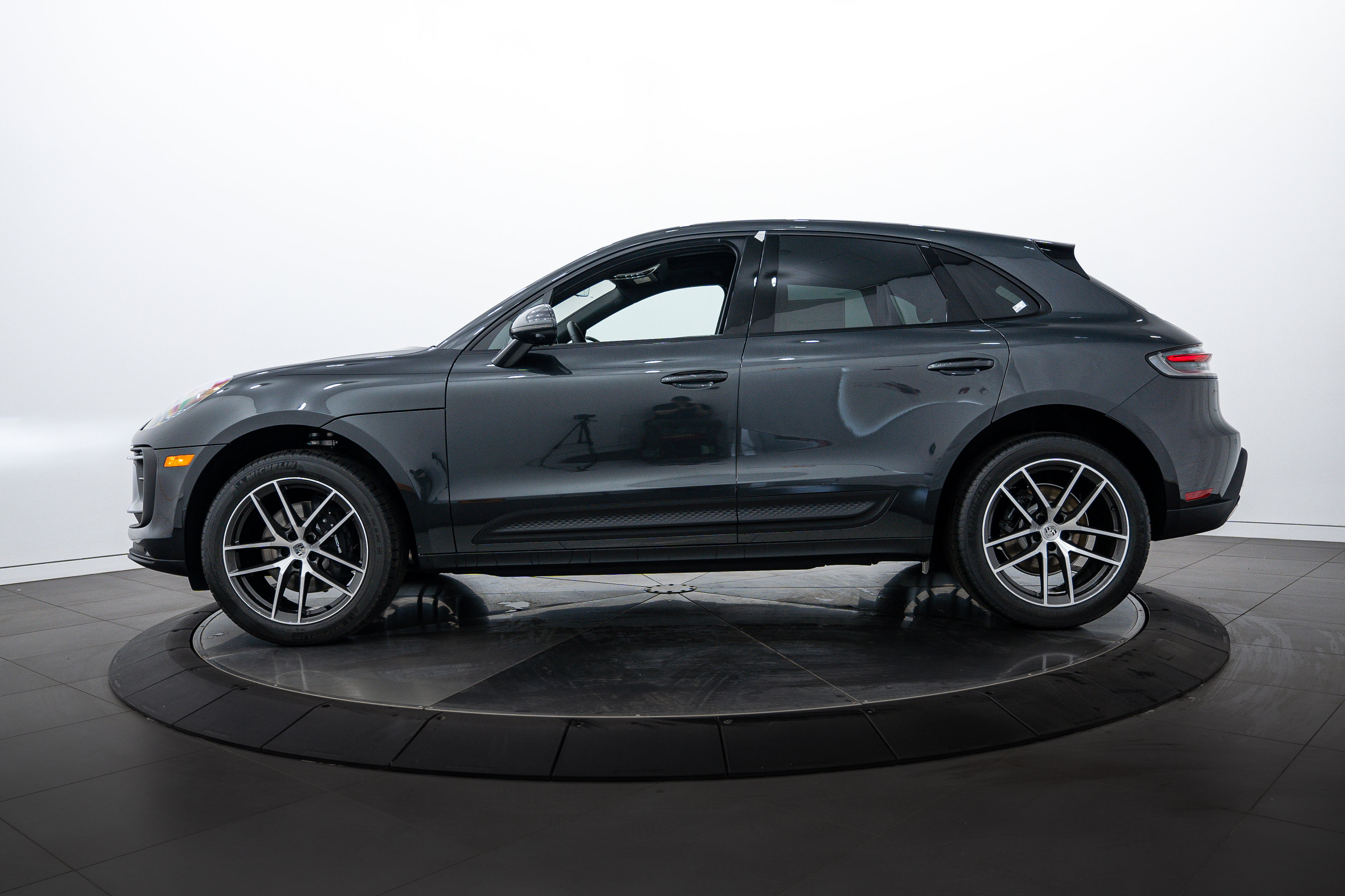 New 2025 Porsche Macan image 2