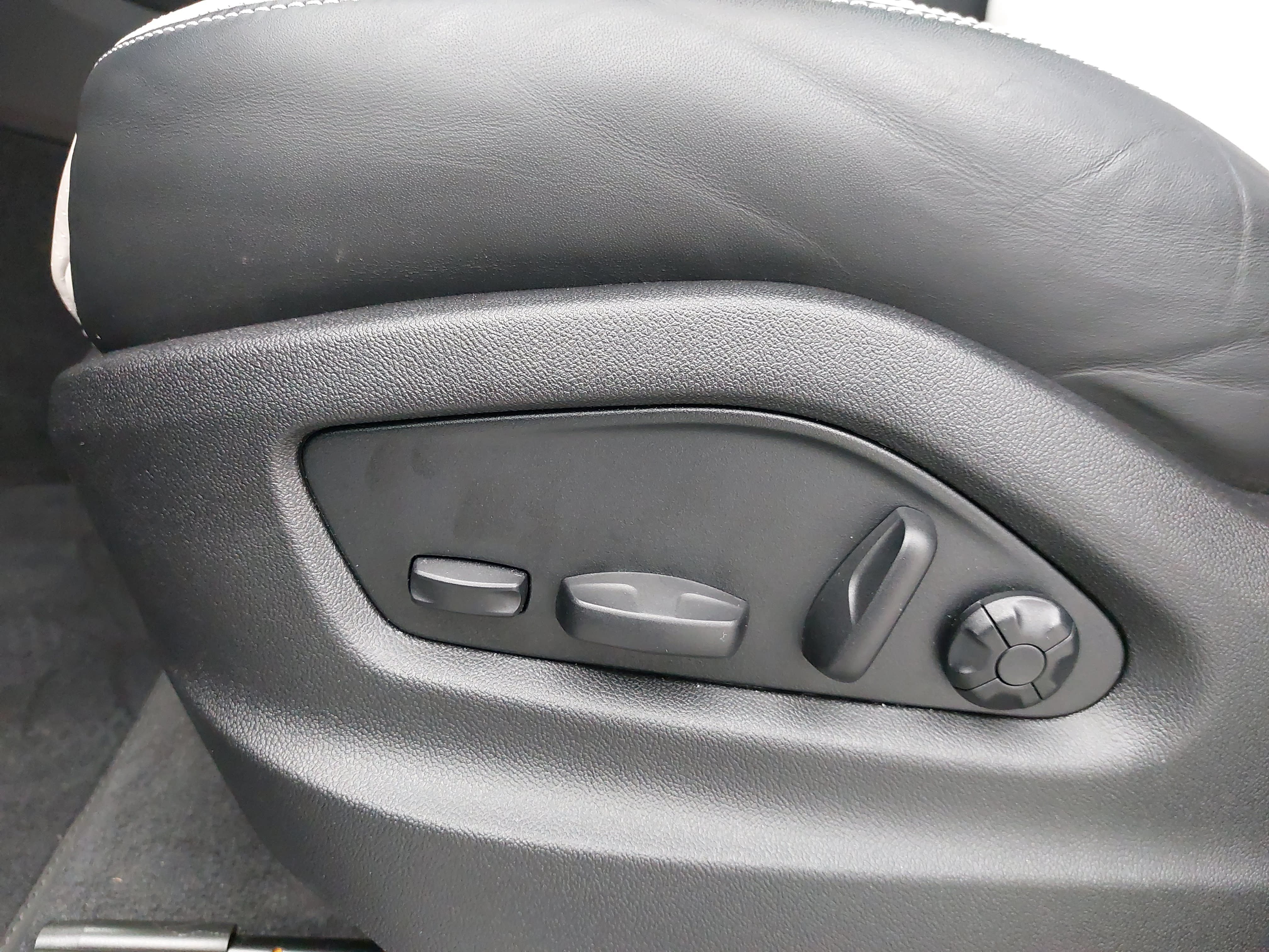 Certified 2026 Porsche Cayenne AWD/4WD image 31