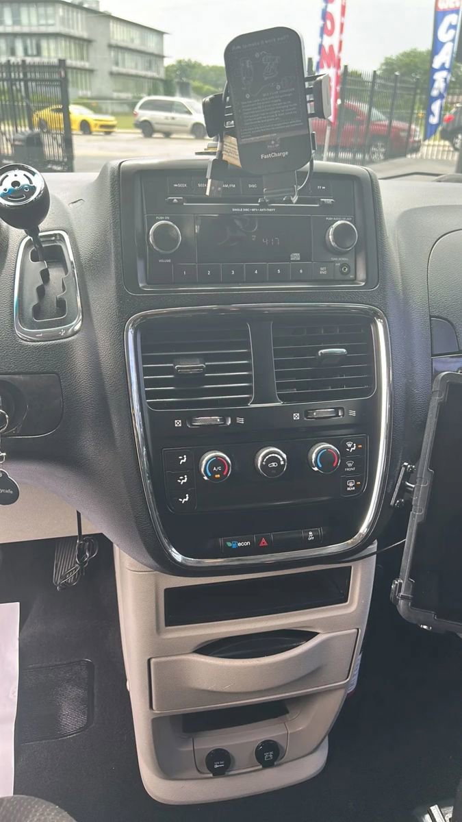 Used 2014 Dodge Grand Caravan American Value Package FWD image 40
