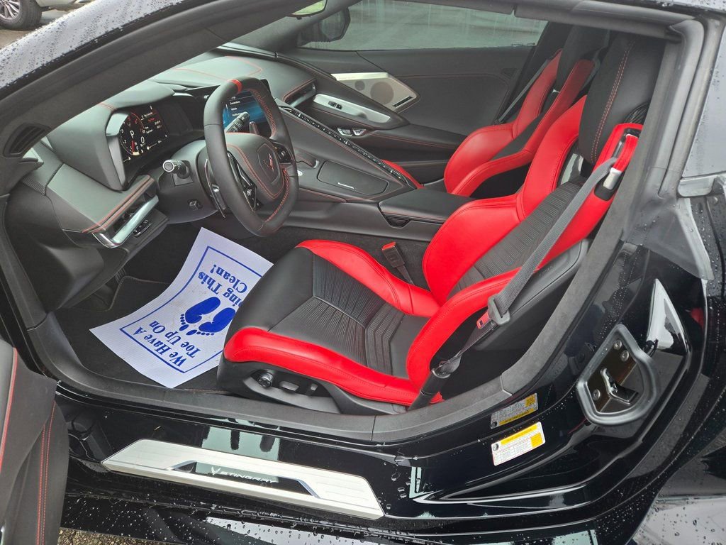 Used 2025 Chevrolet Corvette Stingray image 6