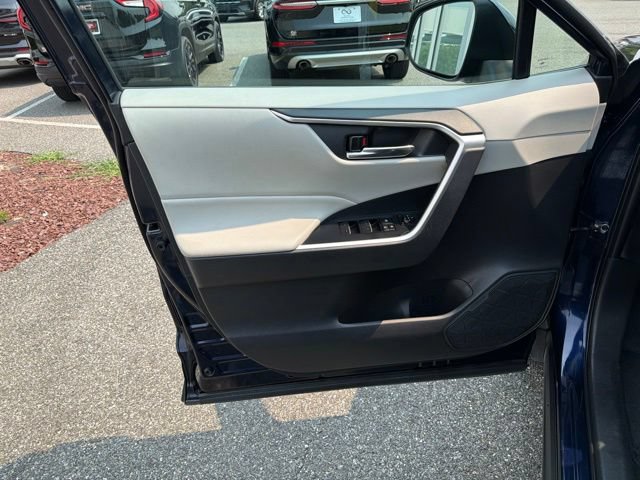 Used 2022 Toyota RAV4 XLE w/ Convenience Package AWD/4WD image 11