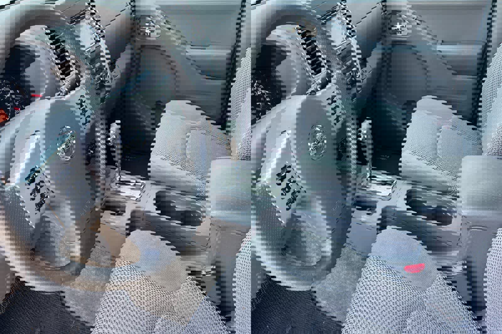 Used 2016 Nissan Frontier SV image 14