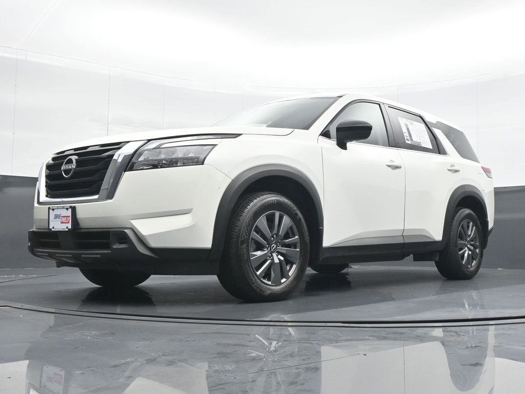 Used 2024 Nissan Pathfinder S image 17