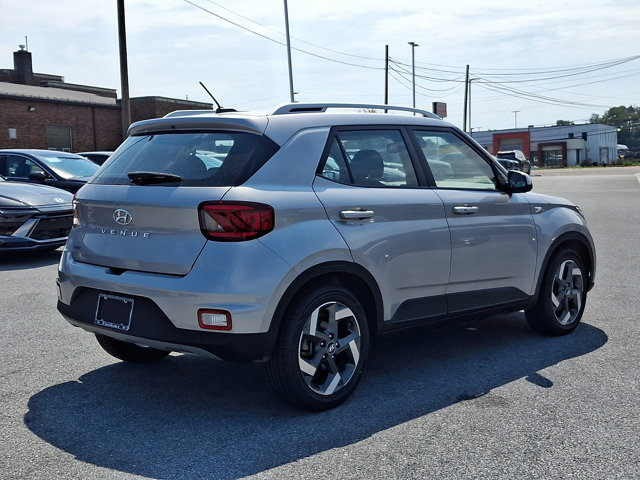 Certified 2025 Hyundai Venue SEL FWD image 4