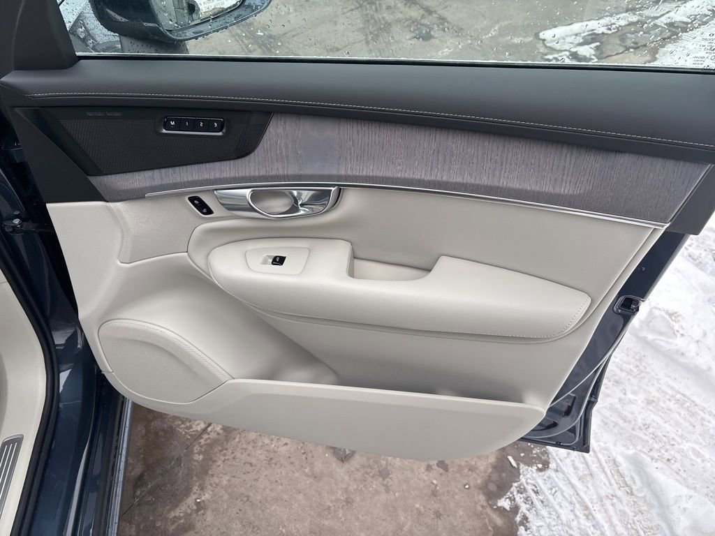 New 2026 Volvo XC90 B6 Ultra w/ Protection Package image 37