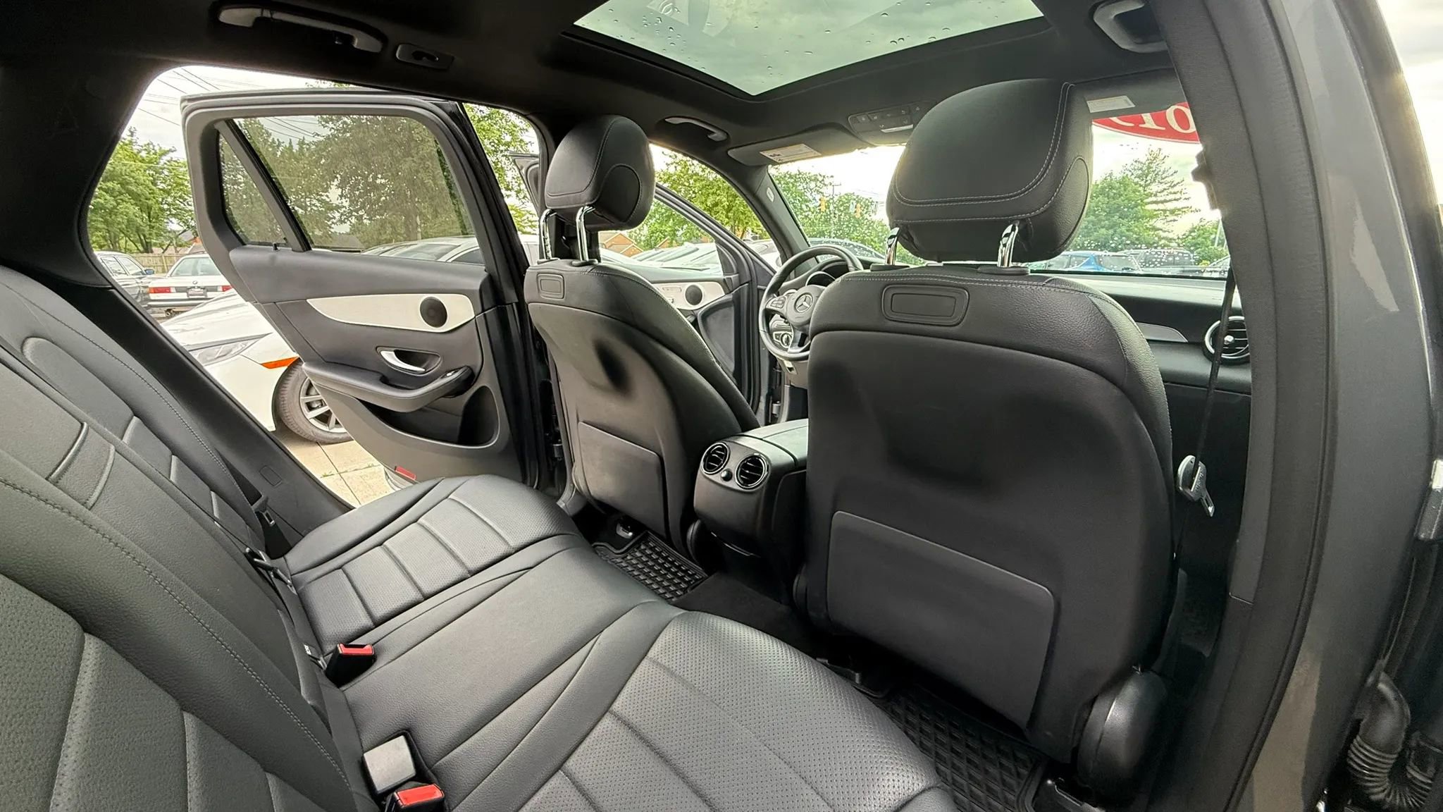 Used 2019 Mercedes-Benz GLC 300 4MATIC image 12