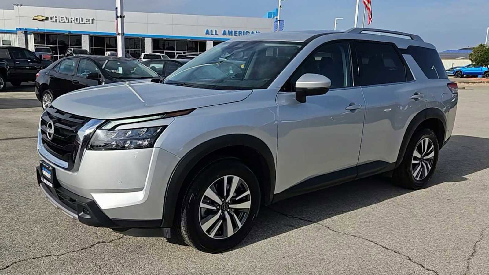 Used 2025 Nissan Pathfinder SL image 4